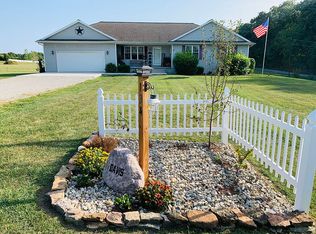 134 Quail Hollow Rd, Greenville, IL 62246