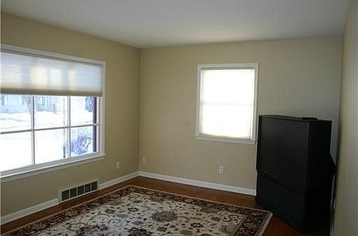 2nd image of 1639 E Linden St