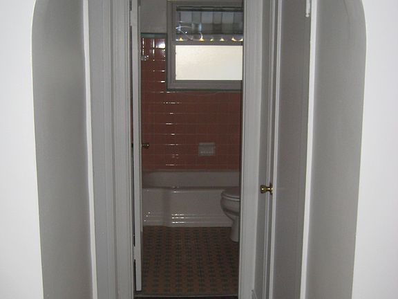 4th image of 1554 Sutton Ave #3