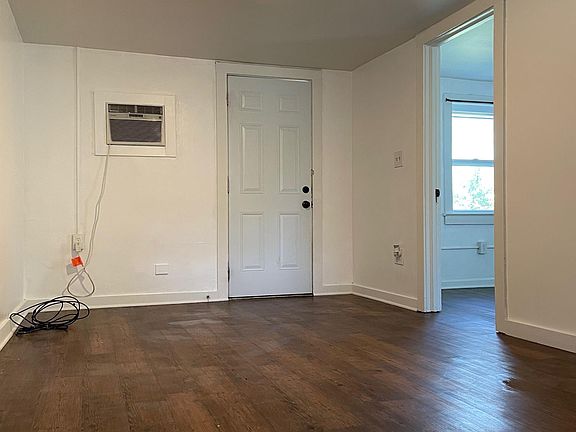 3rd image of 214 Lady St #A