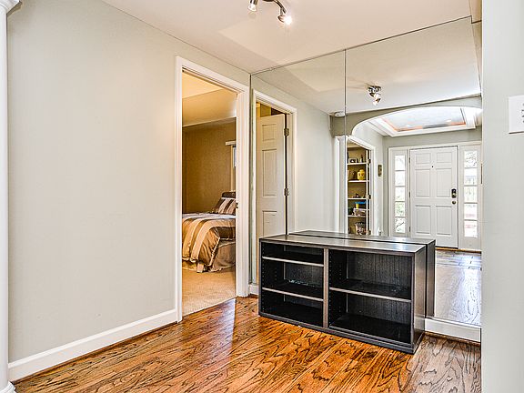 3rd image of 1601 Holly Ct