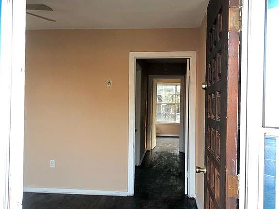 3rd image of 2417 Fresno Ave