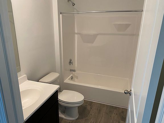 3rd image of 5109 Woodhurst Ln