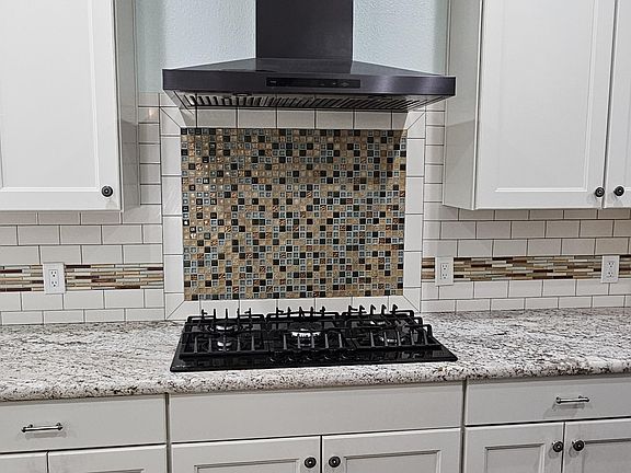 5th image of 3933 Border Ct