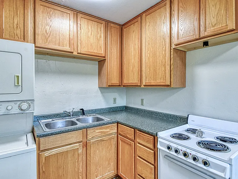 103 W Duffy St — Photo 16