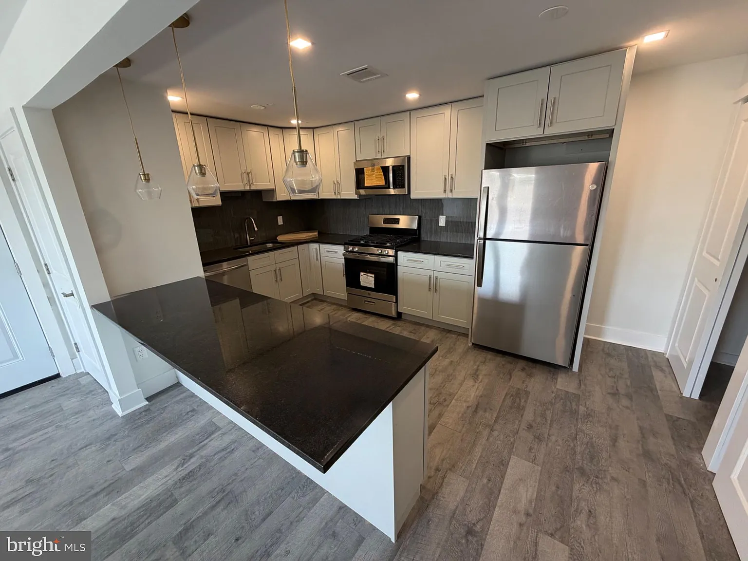 2 bed, 1.0 bath, 1000 sqft, $2,000 — Photo 3