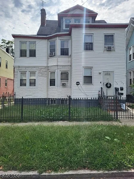 4 bed, 2.0 bath, $3,000 — Photo 1