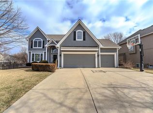 2524 SW 12th Cir, Lees Summit, MO 64081