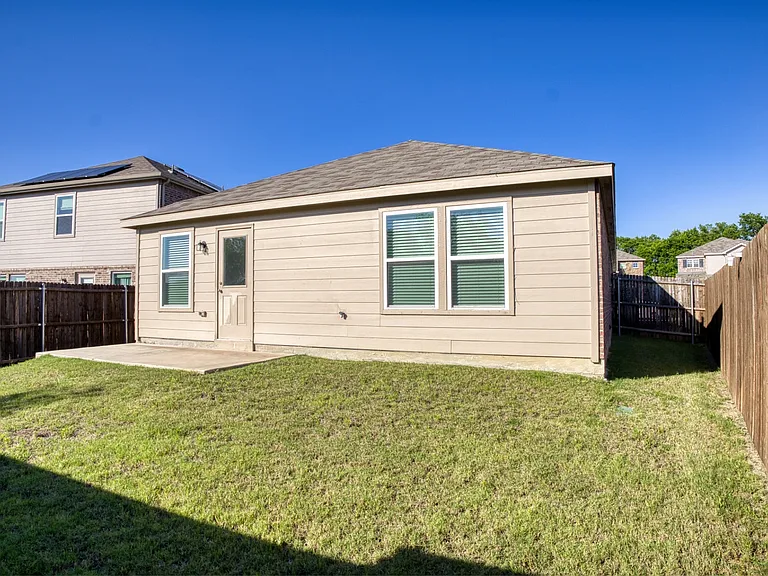 605 Grenada Lake Dr — Photo 44