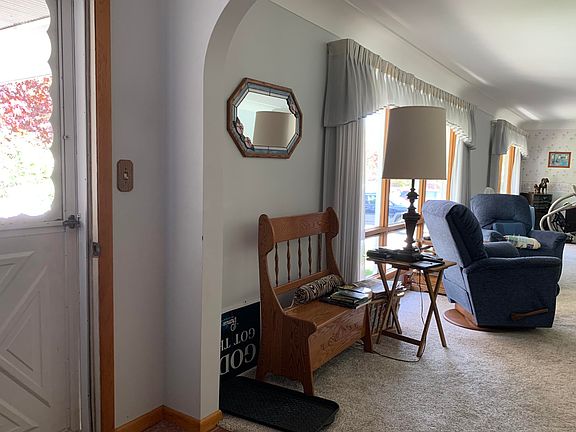 5th image of 2290 Woodview Dr