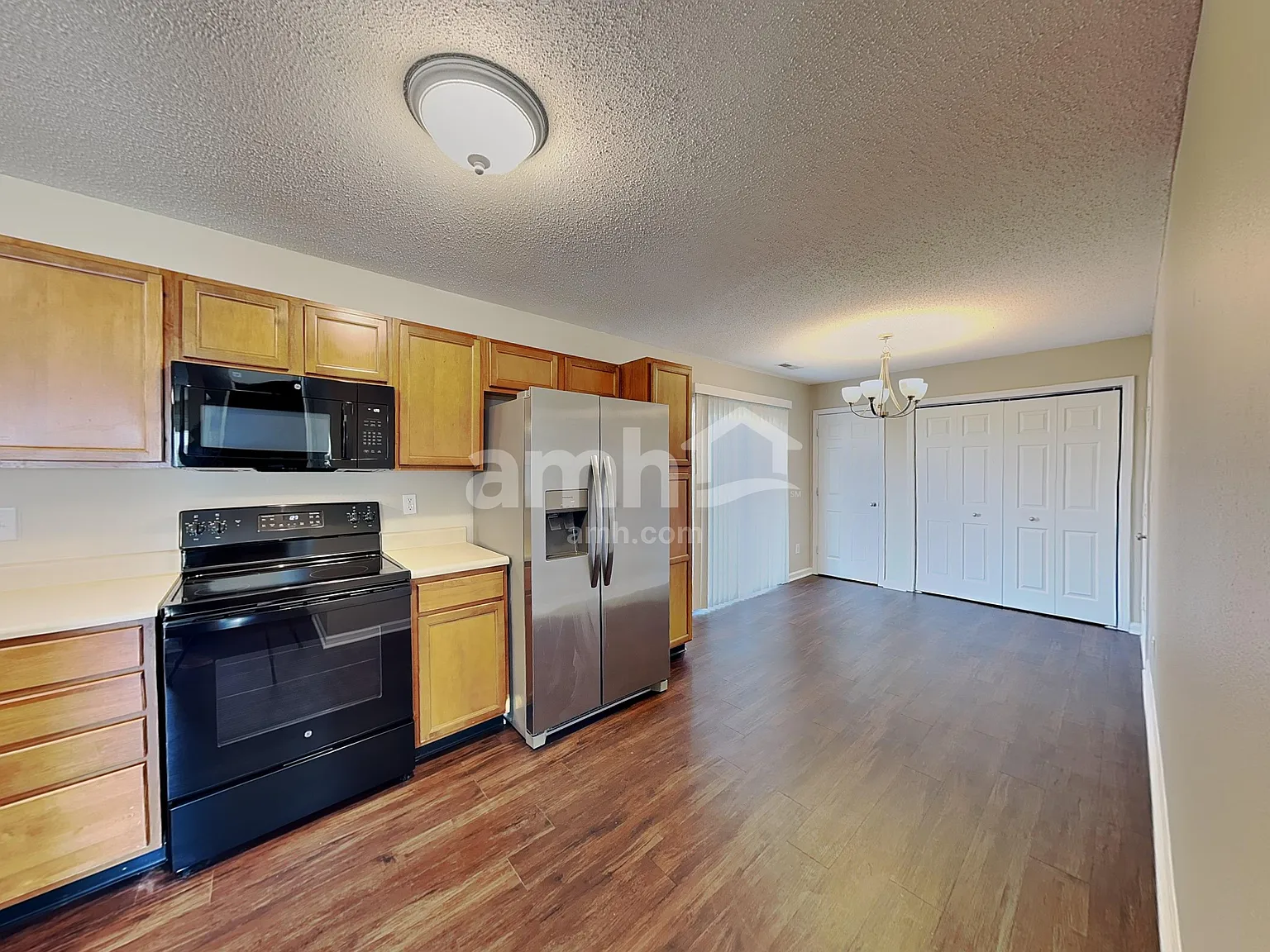 3 bed, 2.5 bath, 1880 sqft, $1,900 — Photo 4