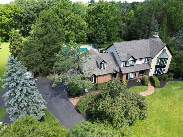 25920 W Tara Dr, Barrington, IL 60010