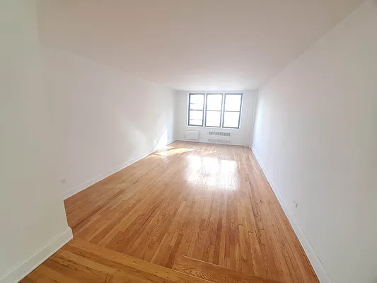 Rented by Smart NY Realty LLC | media 1