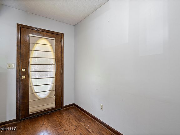 2nd image of 20 Sunnybrook Dr
