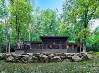117 Bear Rock Rd, Hendersonville, NC 28739