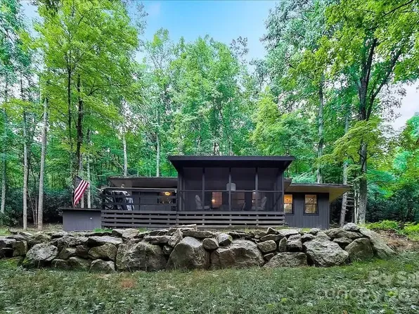 117 Bear Rock Rd, Hendersonville, NC 28739