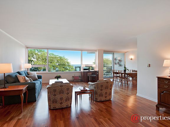 Living Room / Dining Room