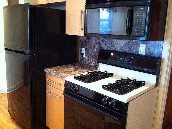 4th image of 1319 Whitcomb Ave