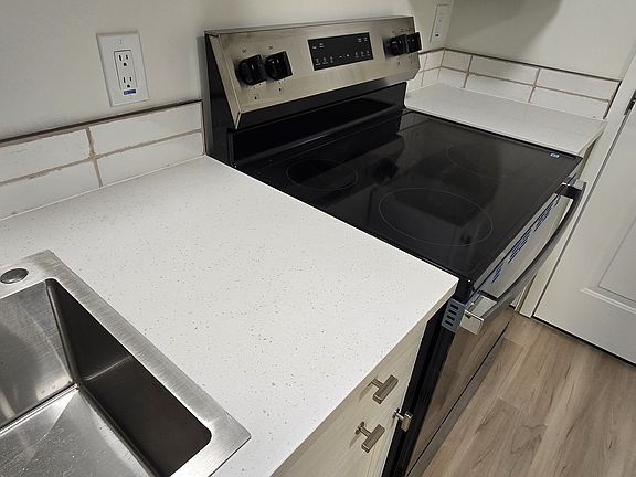 5th image of 615 5th Ave N #F