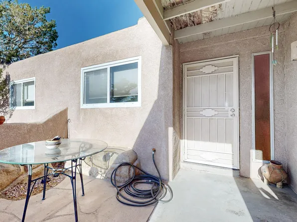 240 Flip Ln SW, Albuquerque, NM 87121