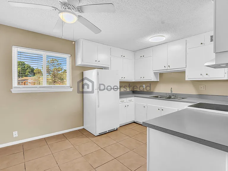 9400 Montrose Ct #31 — Photo 8