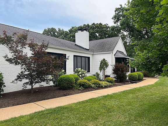 2nd image of 1284 Charmwood Dr