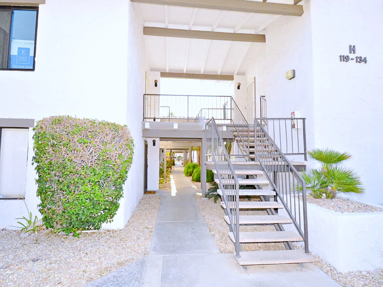 2 bed, 2.0 bath, 916 sqft, $1,999 — Photo 3