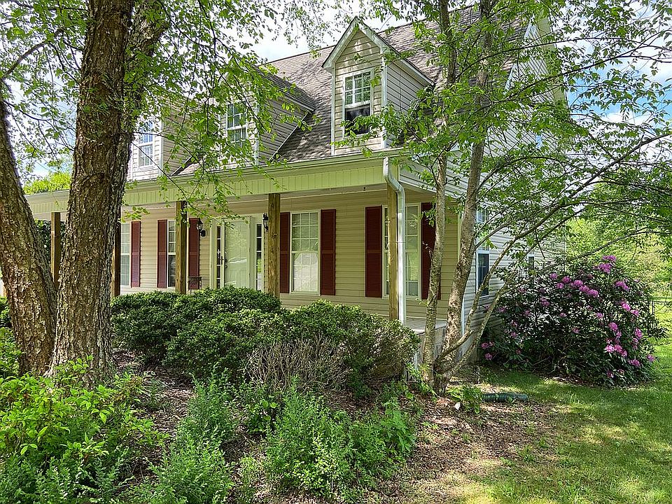 Northeast view of front 