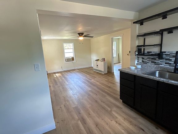 Open kitchen/living room