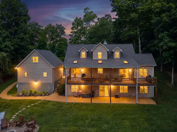 194 Lakeview Dr, Hayesville, NC 28904