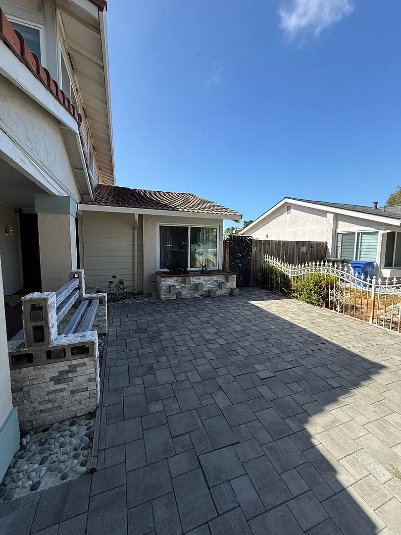 Coming Soon! |$4,300 / Stunning 4br/2.5 Ba Family Home In North Fremont! — Photo 3