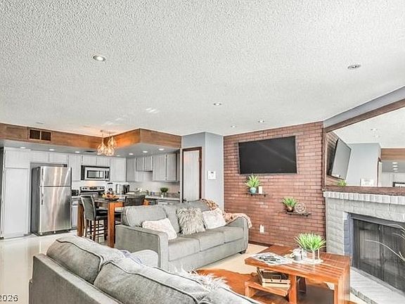 2nd image of 5457 Escondido St