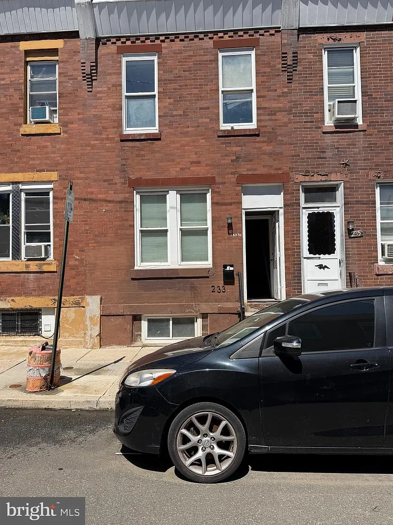 233 E Mayfield St photo 1