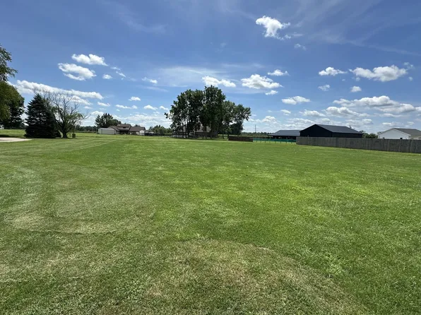 17 Golf Ln, Clinton, IN 47842