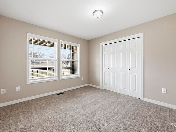 4th image of 629 Lake Lowell Ave