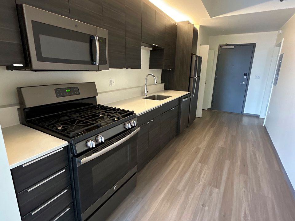 1st image of 1877 N Milwaukee Ave #508