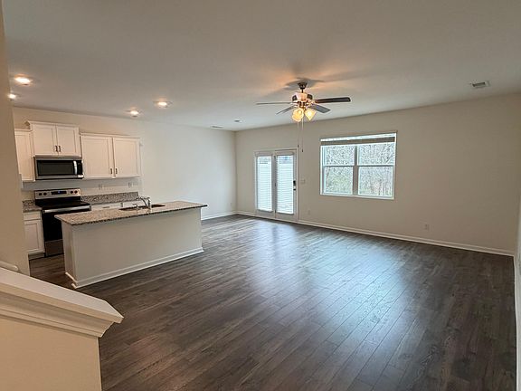 3rd image of 1004 King Iron Dr