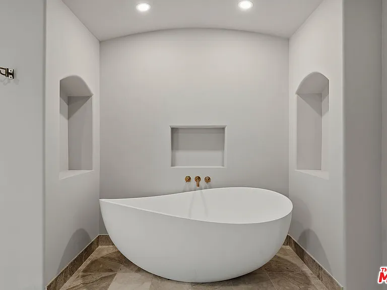 1200 N Doheny Dr — Photo 19