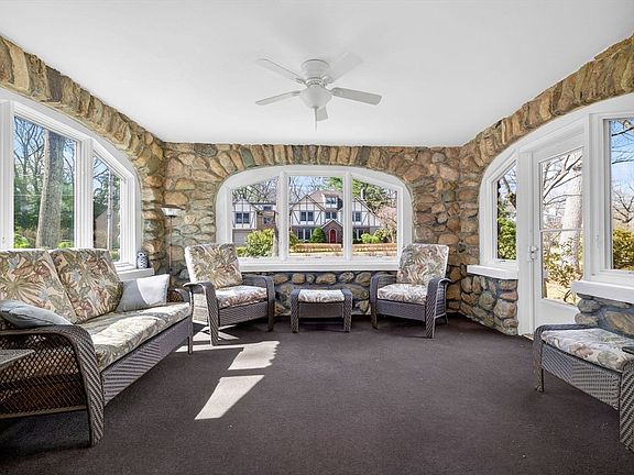 4th image of 4 Fiske Rd