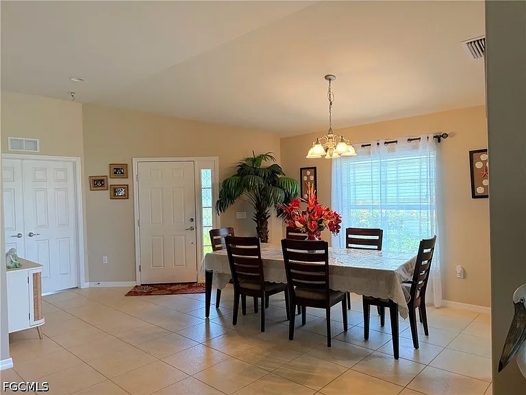2609 Clairfont Ct — Photo 4