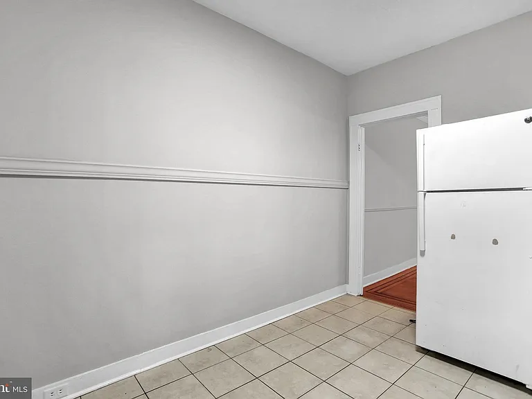 2853 Mayfield Ave — Photo 10