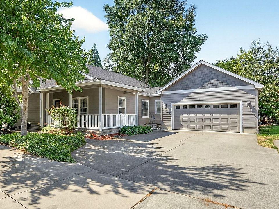 1st image of 407 Silver Creek Dr