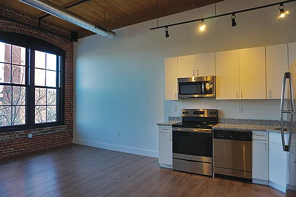 1 bed, 1.0 bath, 584 sqft, $2,175 — Photo 2