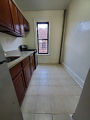 3rd image of 294 Webster Ave #4A
