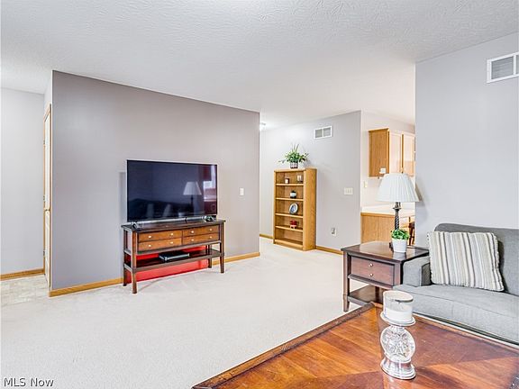 4th image of 1070 Stonegate Trl