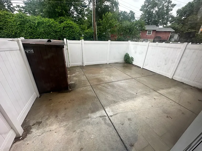 7546 Hazelcrest Dr — Photo 9