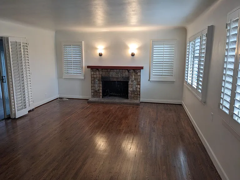 1 Waverly Dr — Photo 2