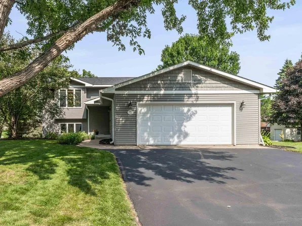 1251 Meadowlark Ln, New Richmond, WI 54017