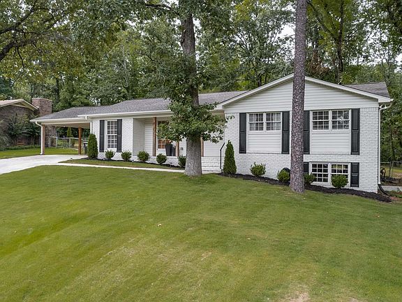 3rd image of 1110 Camelot Cir