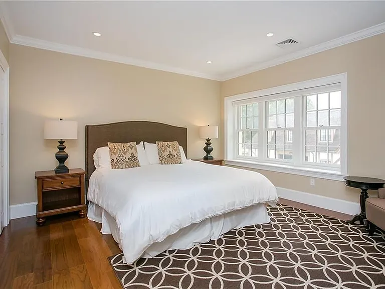 241 Ruggles Ave #B — Photo 15